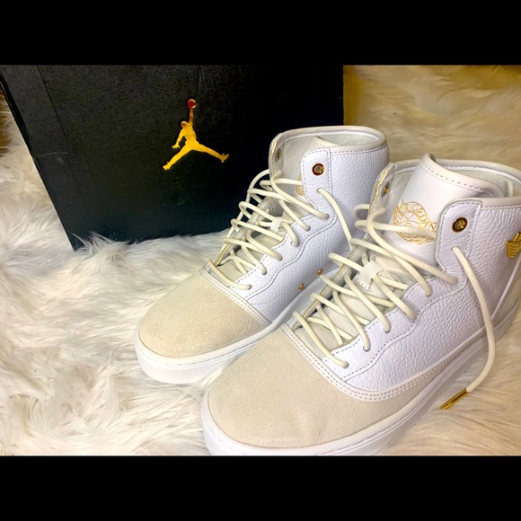 Like New- Cream/White/Gold Jordan Jasmine Suede & Leather 7Y/8.5 - Picture 2 of 10